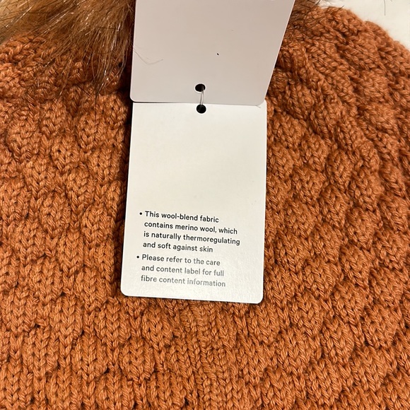 Lululemon bubble knit Pom beanie OS - Picture 6 of 9